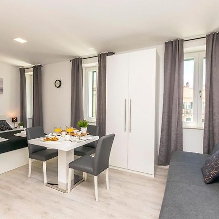 Apartments And Rooms Adriatic Suites Шибеник Экстерьер фото