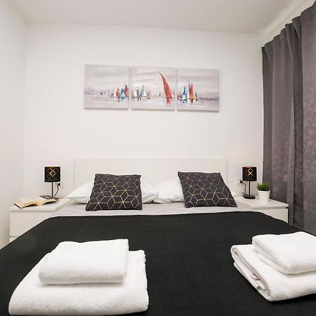 Apartments And Rooms Adriatic Suites Шибеник Экстерьер фото