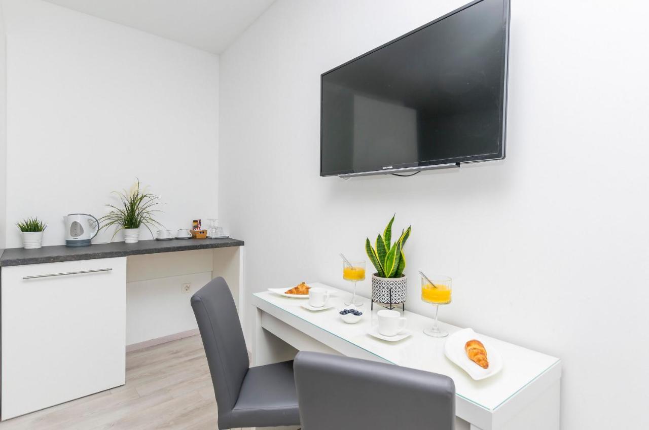 Apartments And Rooms Adriatic Suites Шибеник Экстерьер фото
