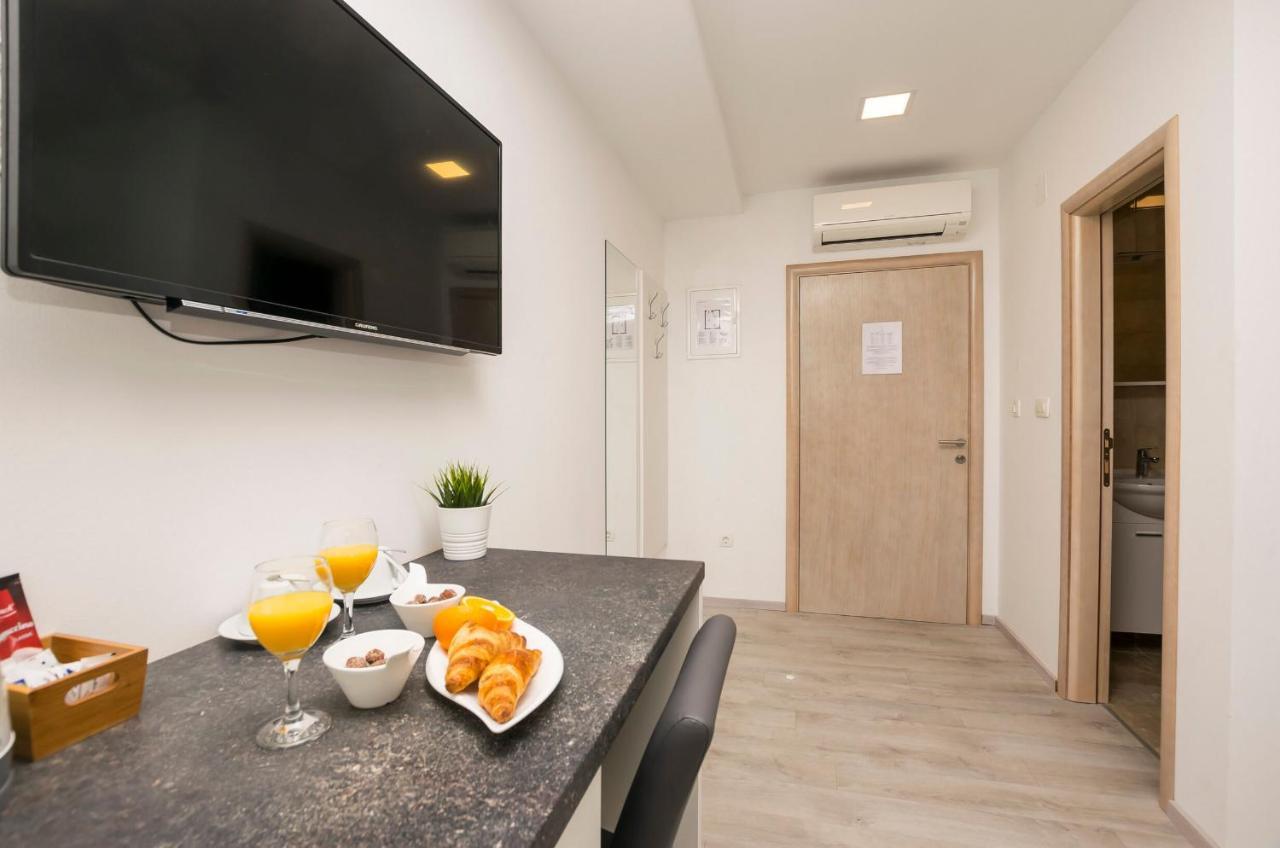 Apartments And Rooms Adriatic Suites Шибеник Экстерьер фото