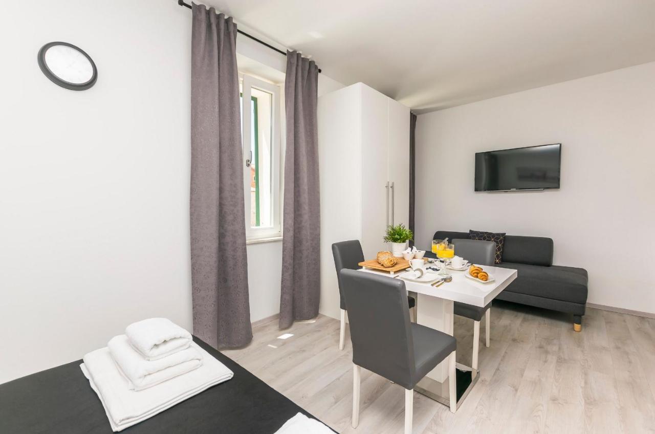 Apartments And Rooms Adriatic Suites Шибеник Экстерьер фото
