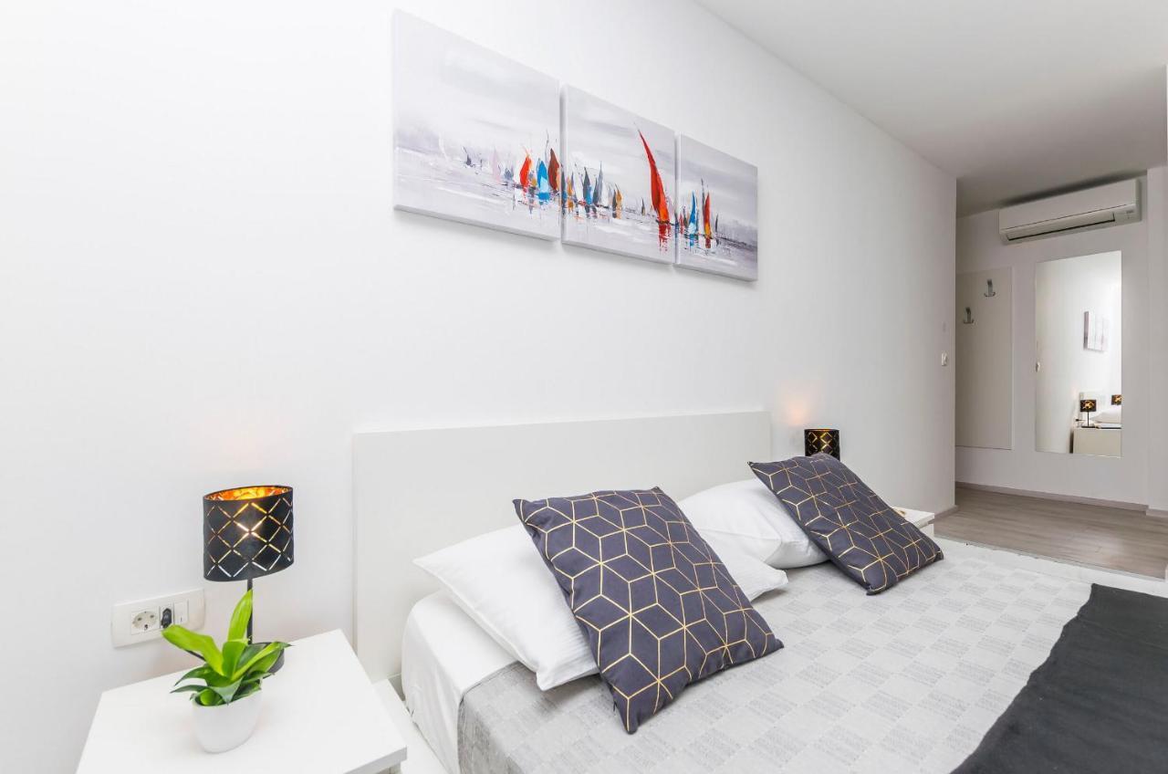 Apartments And Rooms Adriatic Suites Шибеник Экстерьер фото