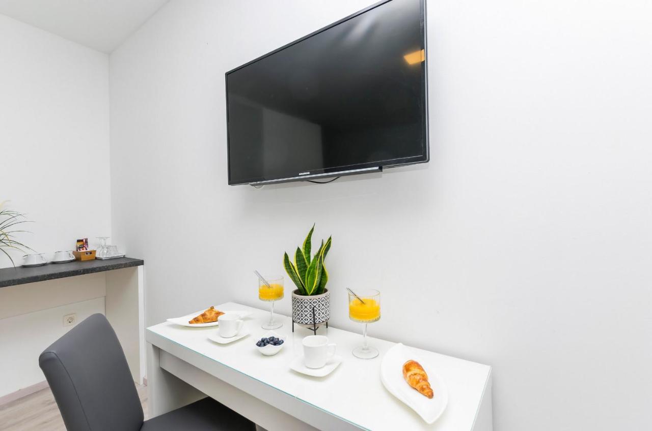 Apartments And Rooms Adriatic Suites Шибеник Экстерьер фото