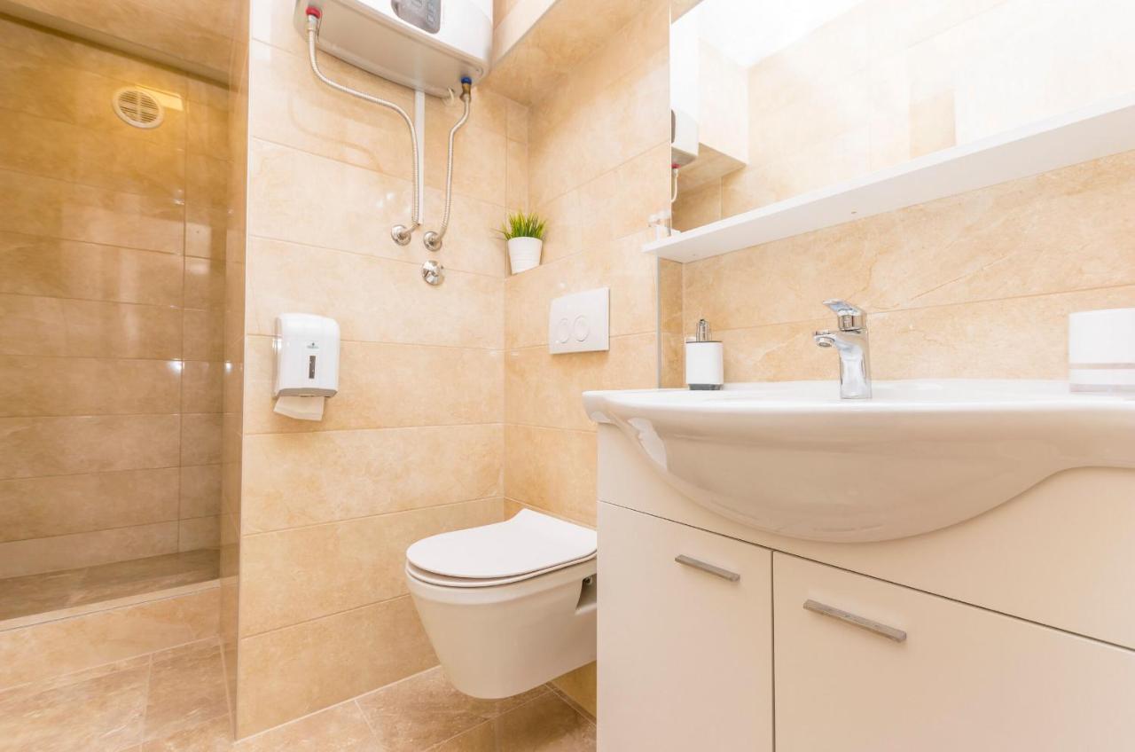 Apartments And Rooms Adriatic Suites Шибеник Экстерьер фото