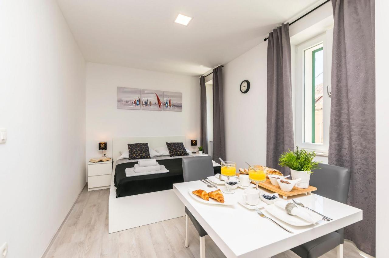 Apartments And Rooms Adriatic Suites Шибеник Экстерьер фото