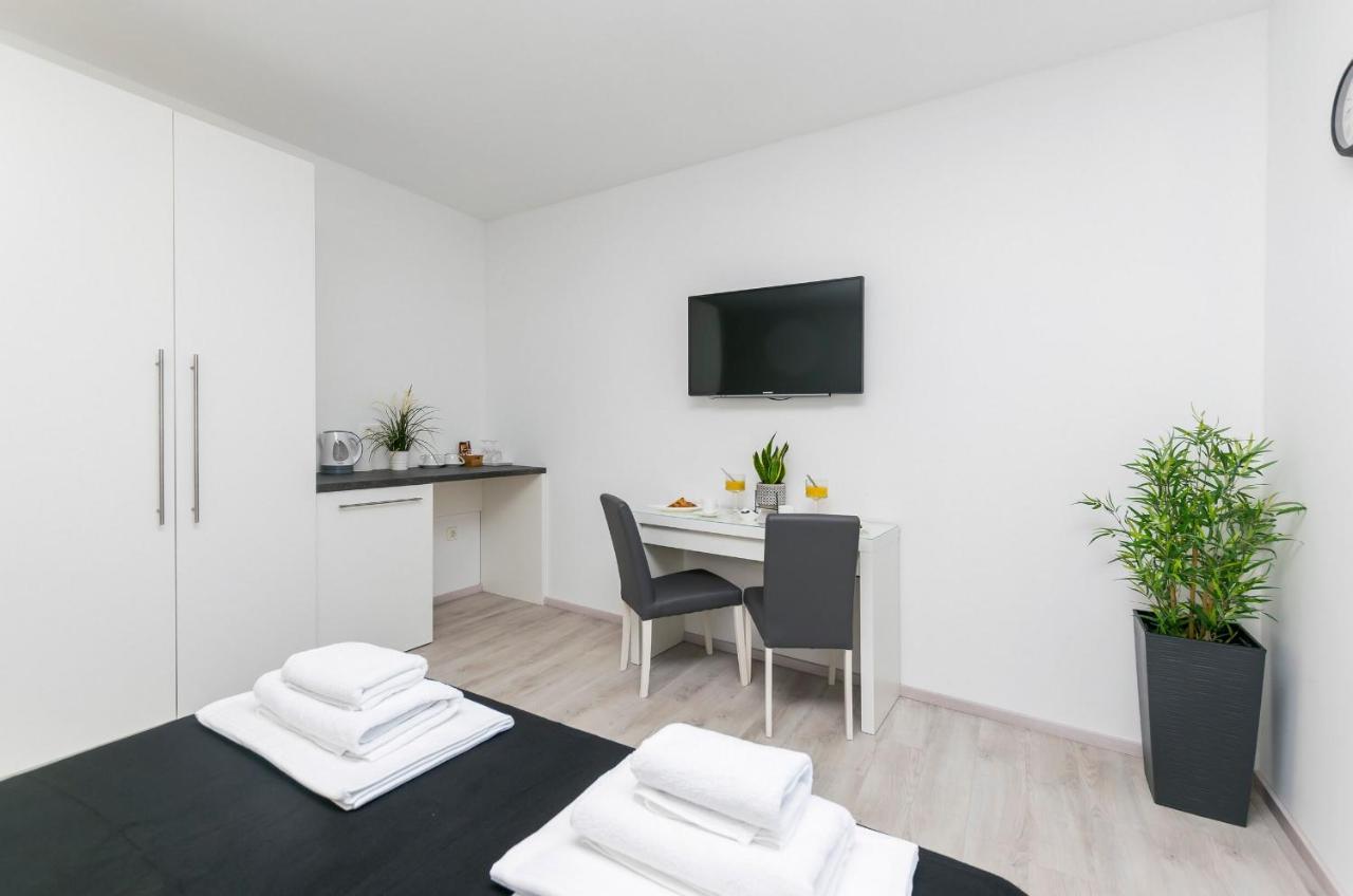 Apartments And Rooms Adriatic Suites Шибеник Экстерьер фото