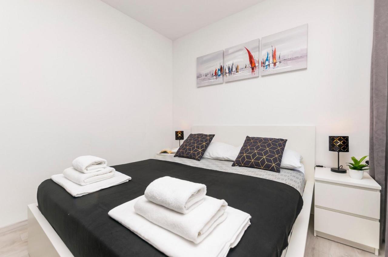 Apartments And Rooms Adriatic Suites Шибеник Экстерьер фото