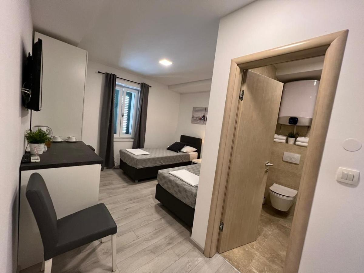 Apartments And Rooms Adriatic Suites Шибеник Экстерьер фото