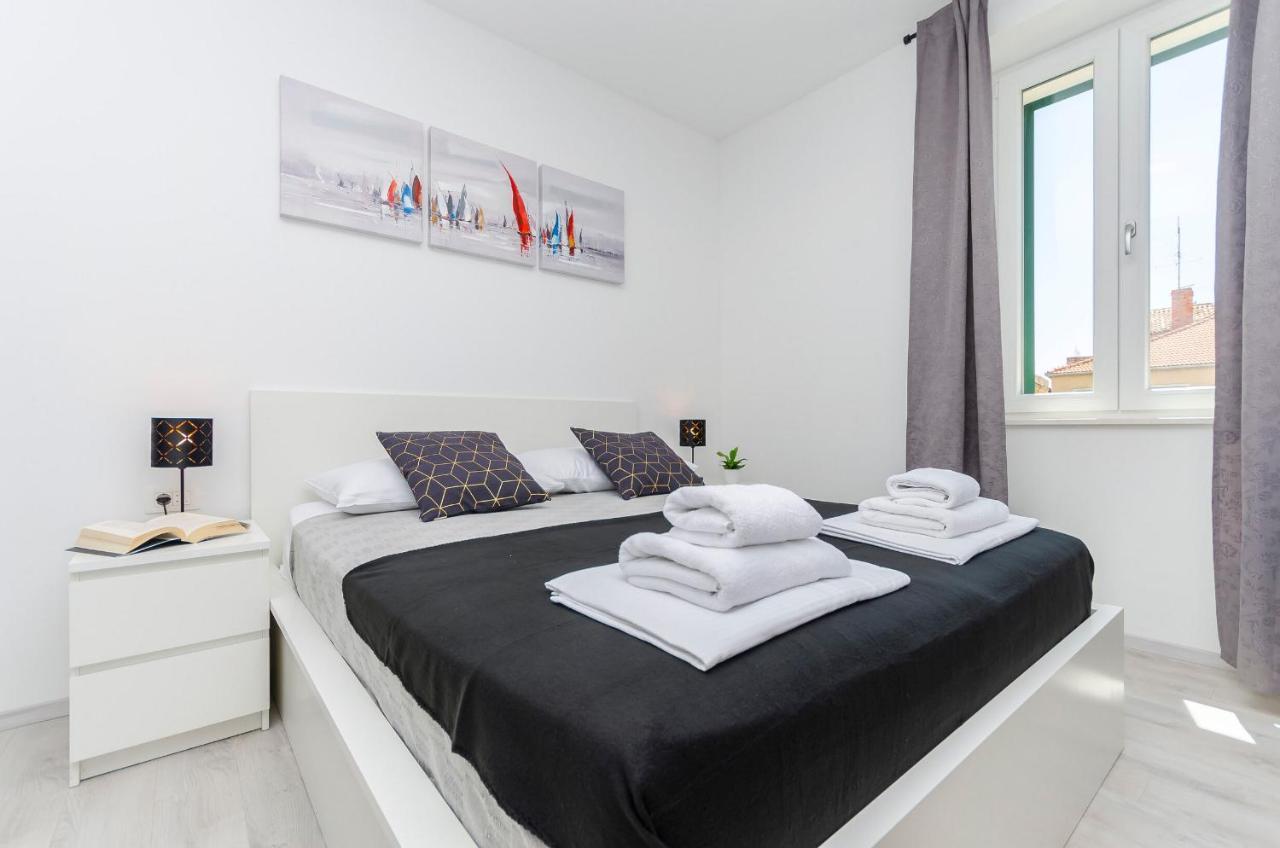 Apartments And Rooms Adriatic Suites Шибеник Экстерьер фото