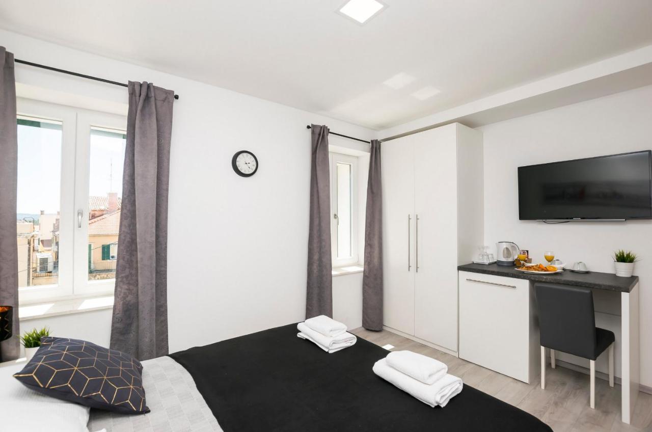 Apartments And Rooms Adriatic Suites Шибеник Экстерьер фото