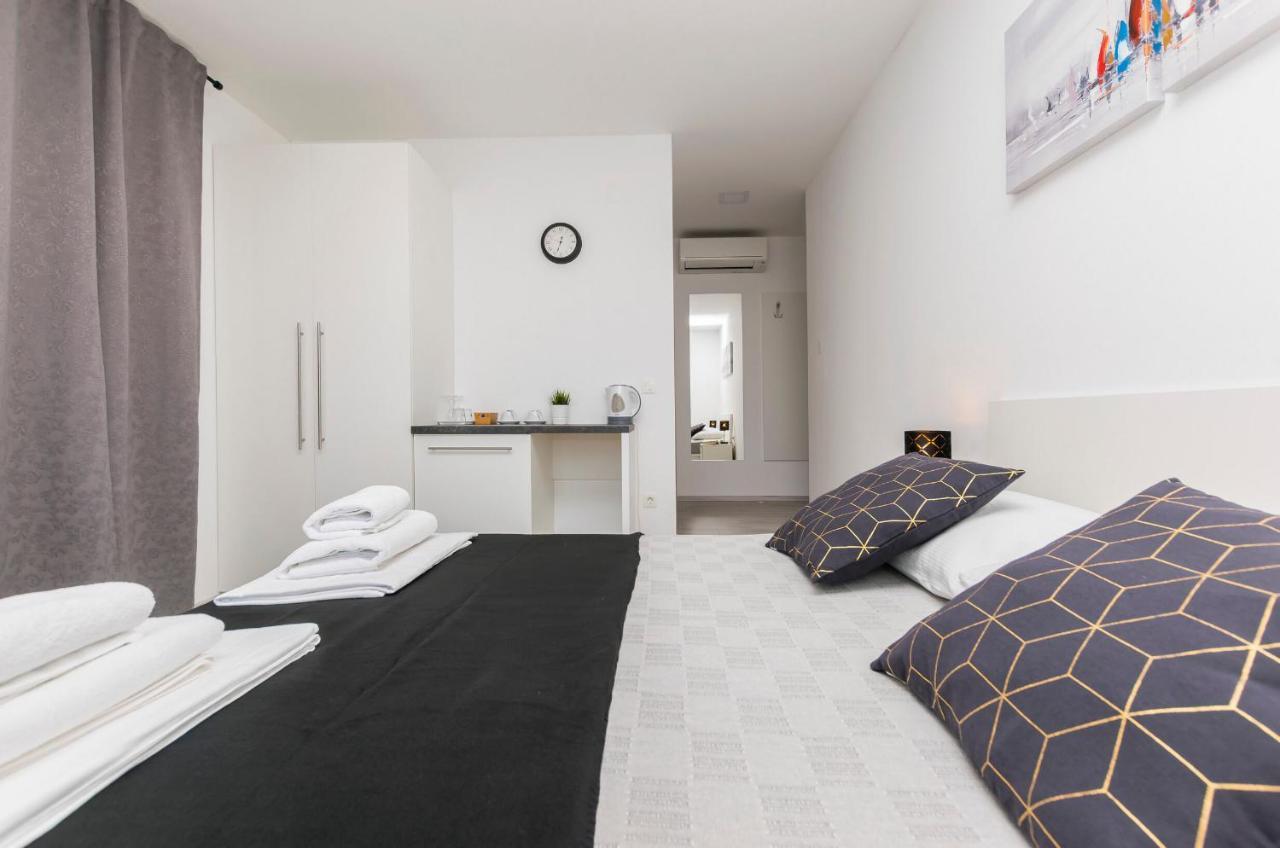Apartments And Rooms Adriatic Suites Шибеник Экстерьер фото