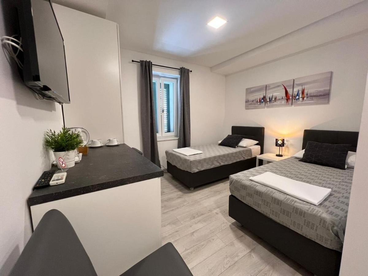 Apartments And Rooms Adriatic Suites Шибеник Экстерьер фото