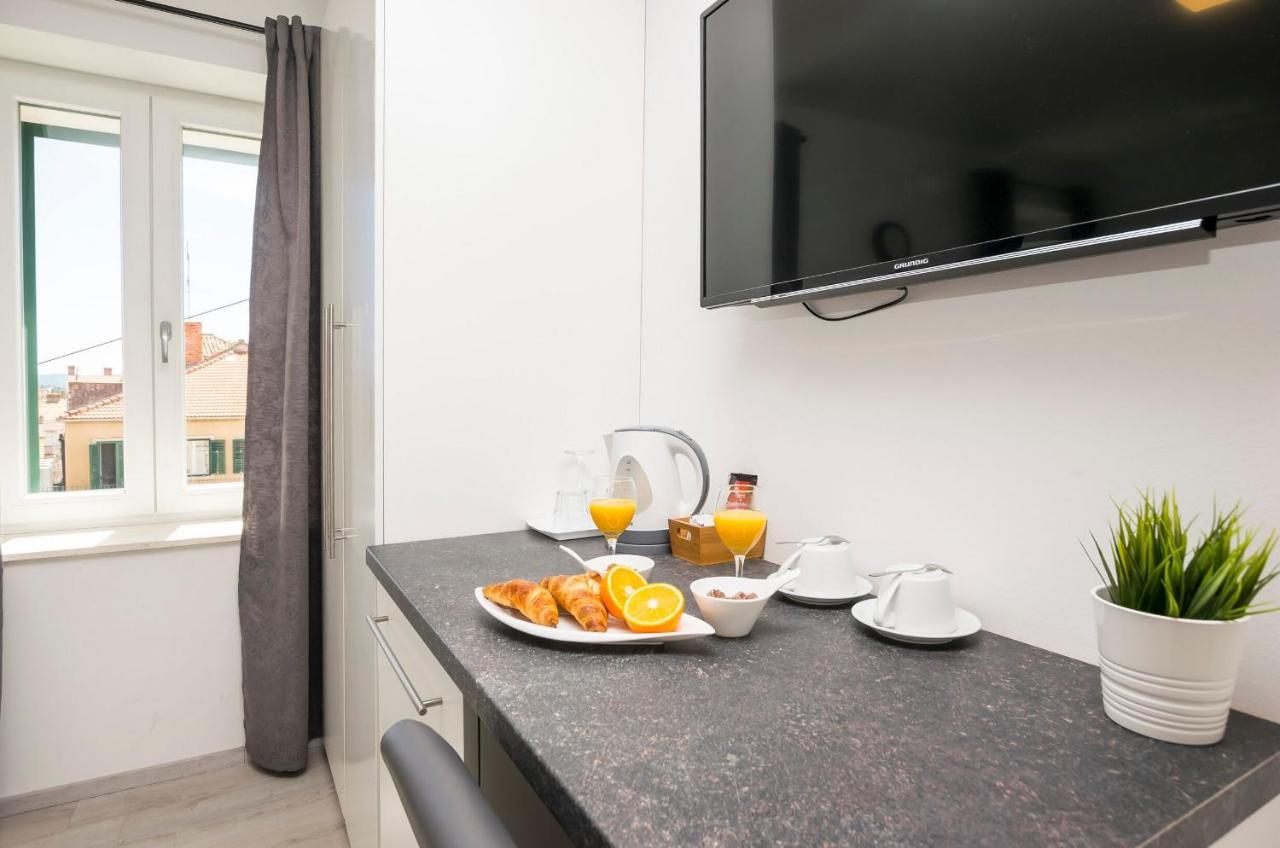 Apartments And Rooms Adriatic Suites Шибеник Экстерьер фото